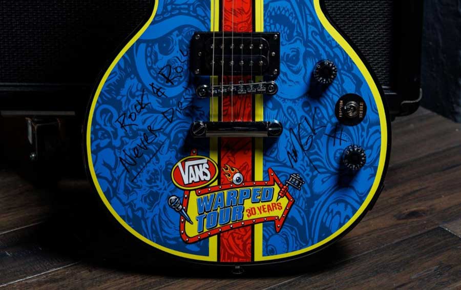 GibsonGives_WarpedTour_MachineGunKelly_cropped